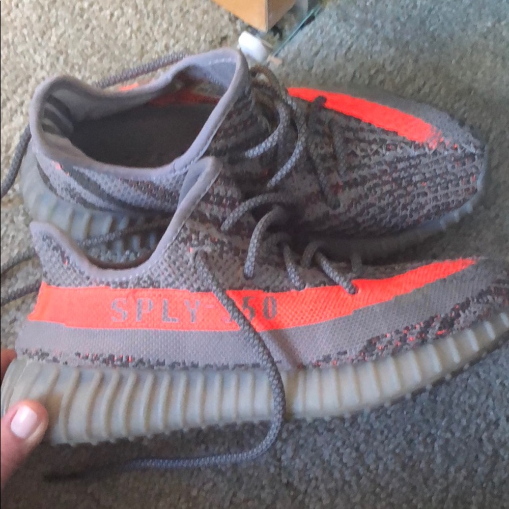 Yeezy men size 5 authentic
